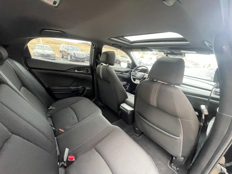 Honda Civic Hatchback Vehicle Image 15
