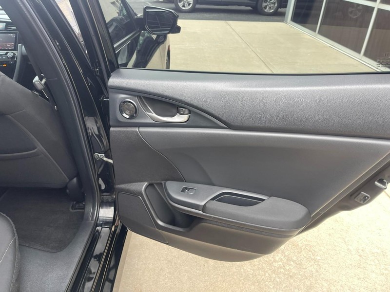 Honda Civic Hatchback Vehicle Image 16