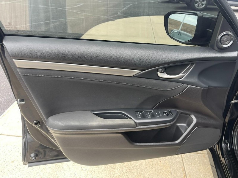 Honda Civic Hatchback Vehicle Image 20