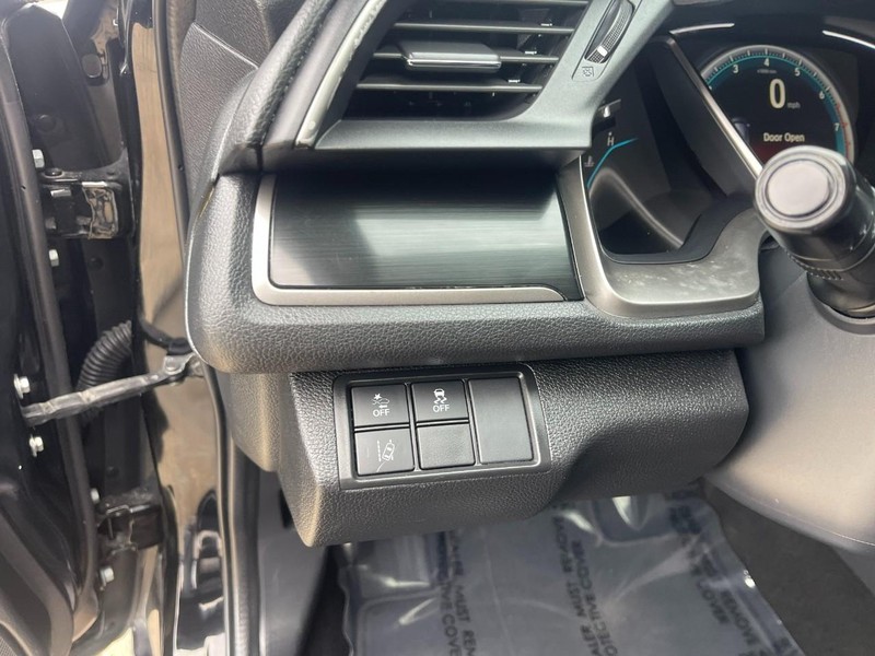 Honda Civic Hatchback Vehicle Image 21