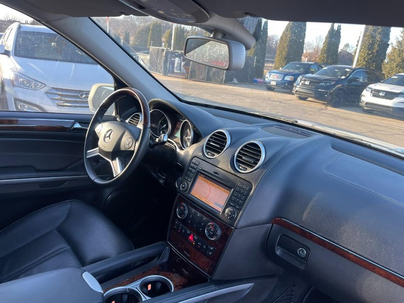 Mercedes-Benz GL-Class Vehicle Image 02