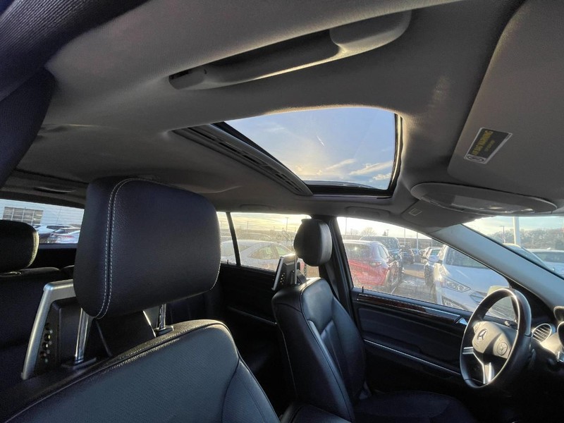 Mercedes-Benz GL-Class Vehicle Image 03