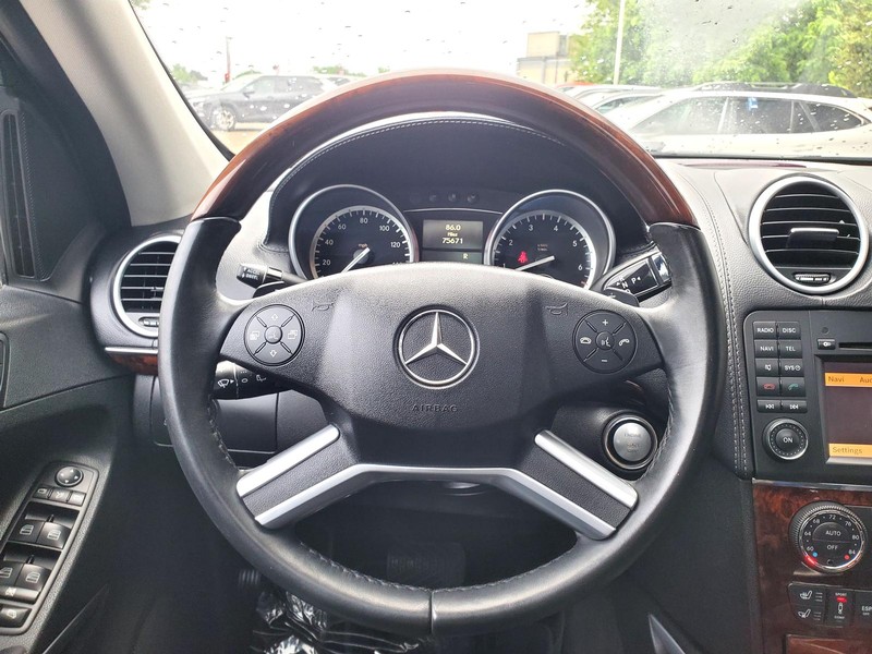 Mercedes-Benz GL-Class Vehicle Image 09
