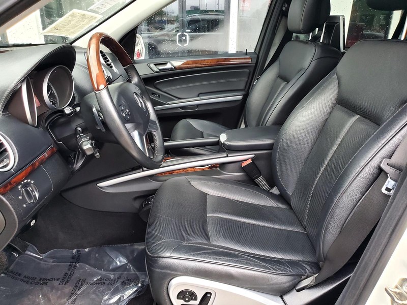 Mercedes-Benz GL-Class Vehicle Image 13
