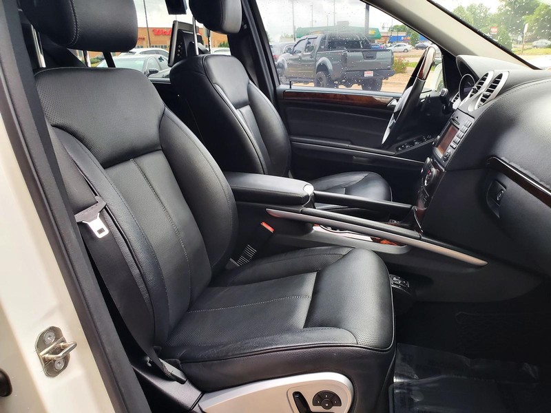 Mercedes-Benz GL-Class Vehicle Image 14