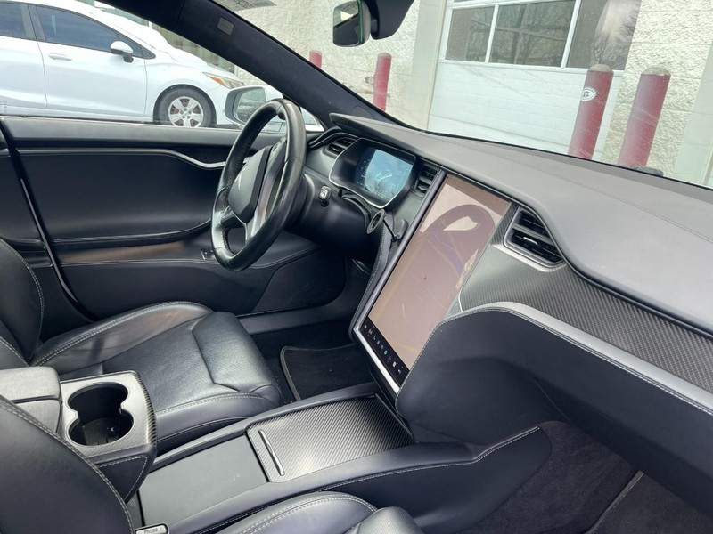 Tesla Model S Vehicle Image 02
