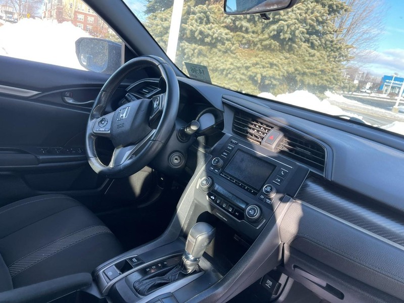 Honda Civic Hatchback Vehicle Image 02