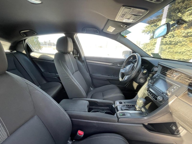 Honda Civic Hatchback Vehicle Image 03