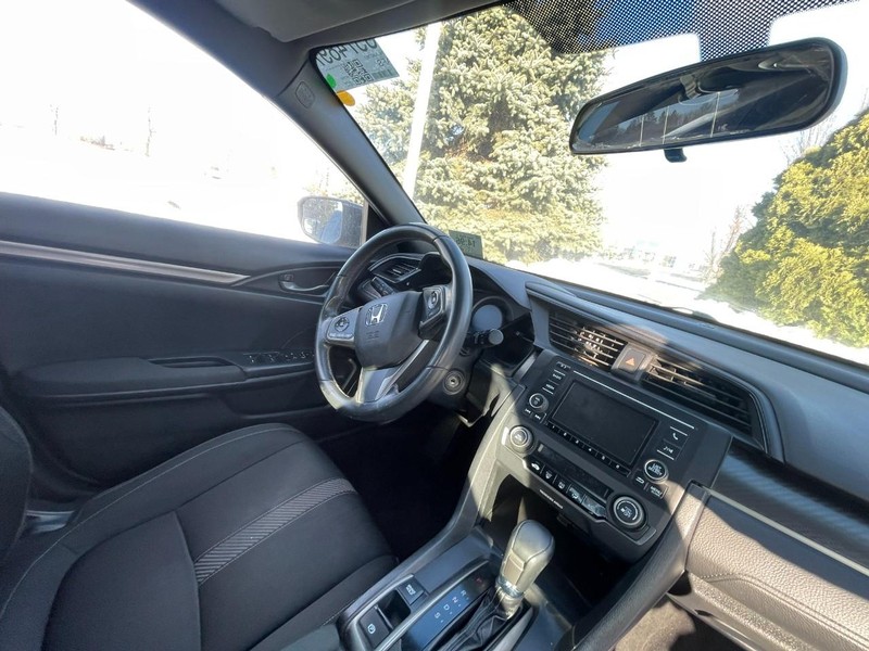 Honda Civic Hatchback Vehicle Image 04