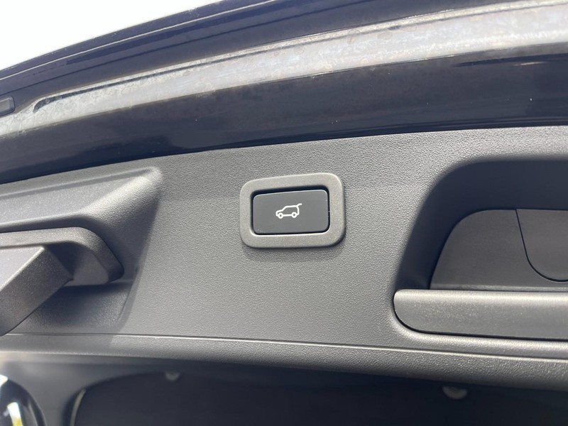 Jaguar E-Pace Vehicle Image 17