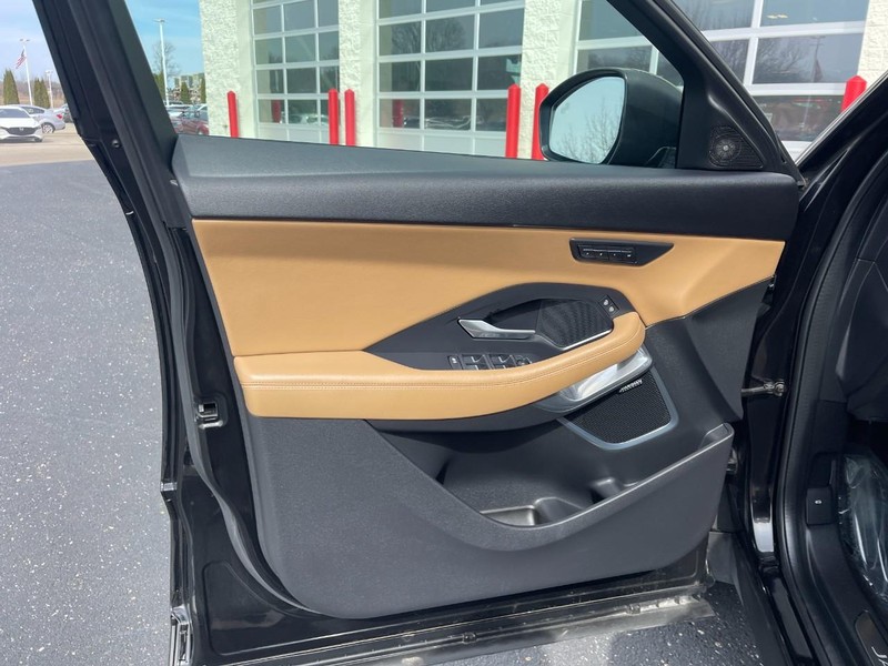 Jaguar E-Pace Vehicle Image 21