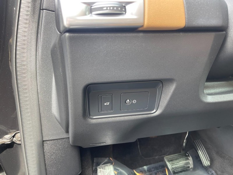 Jaguar E-Pace Vehicle Image 23