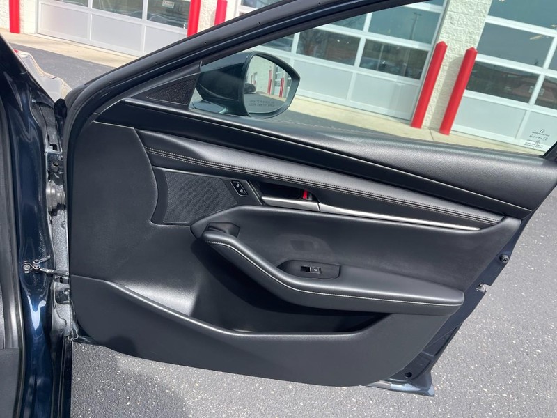 Mazda Mazda3 Hatchback Vehicle Image 12