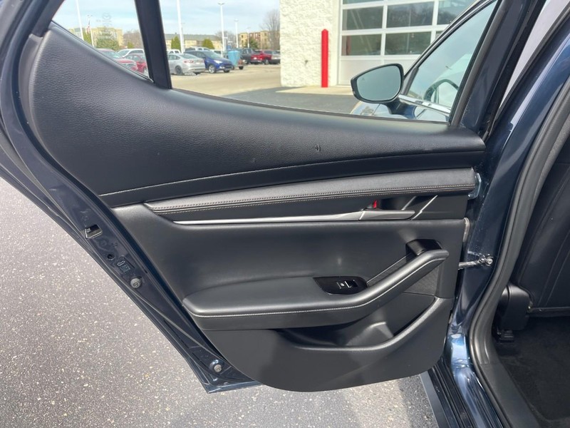 Mazda Mazda3 Hatchback Vehicle Image 18