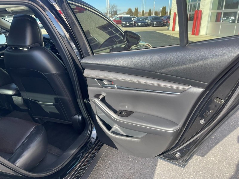 Mazda Mazda3 Sedan Vehicle Image 12