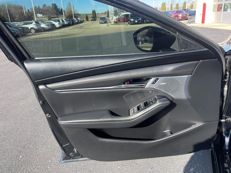 Mazda Mazda3 Sedan Vehicle Image 17