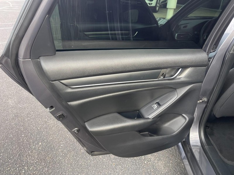 Honda Accord Sedan Vehicle Image 16