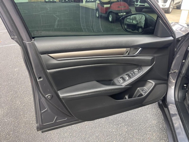 Honda Accord Sedan Vehicle Image 18