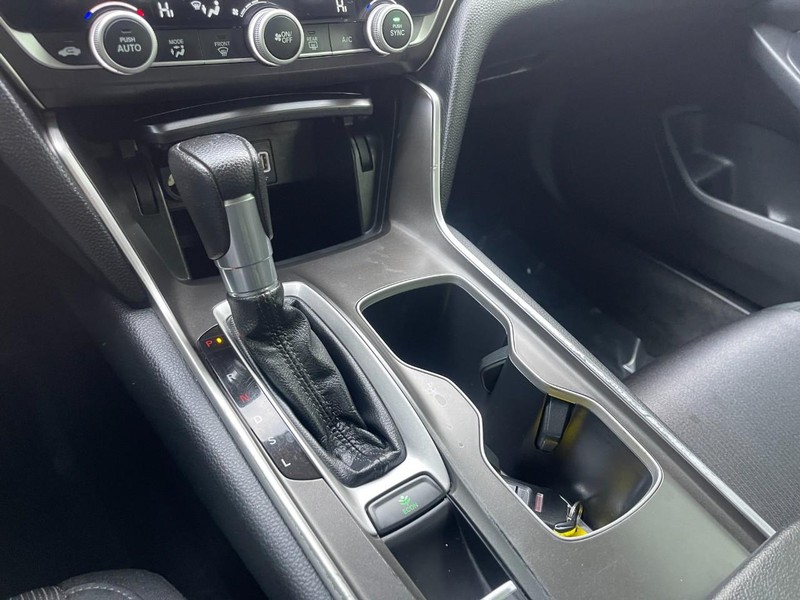 Honda Accord Sedan Vehicle Image 25