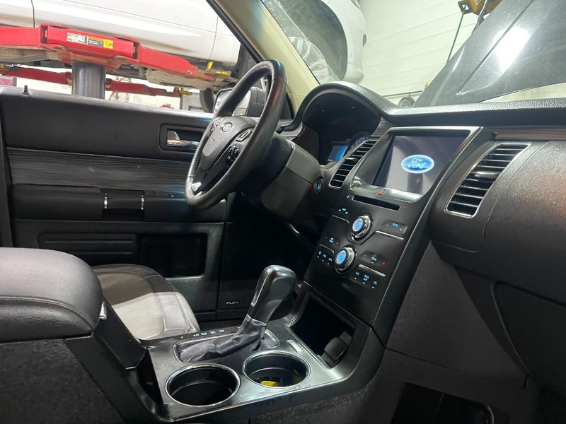 Ford Flex Vehicle Image 02