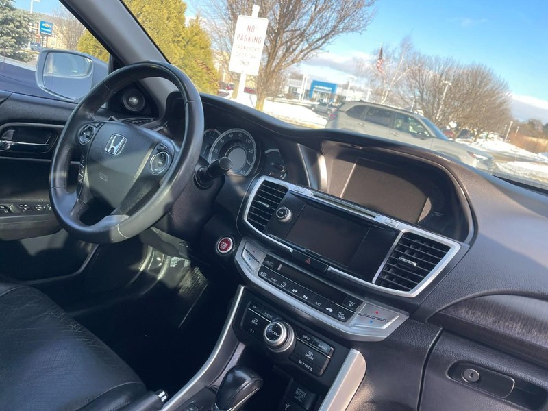 Honda Accord Sedan Vehicle Image 02