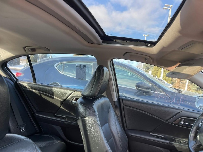 Honda Accord Sedan Vehicle Image 03