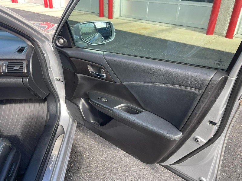 Honda Accord Sedan Vehicle Image 12