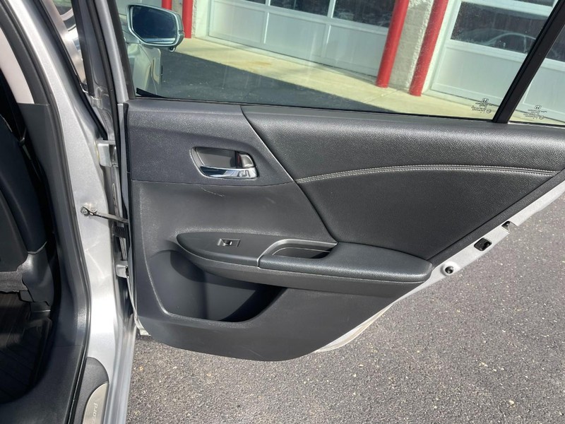 Honda Accord Sedan Vehicle Image 15