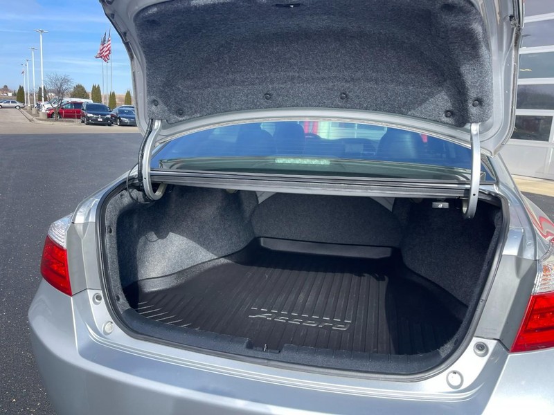 Honda Accord Sedan Vehicle Image 16