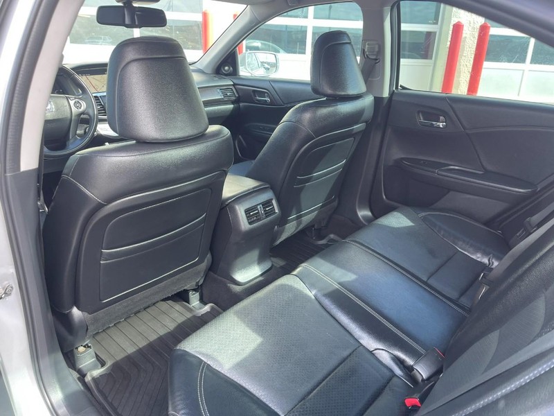 Honda Accord Sedan Vehicle Image 17