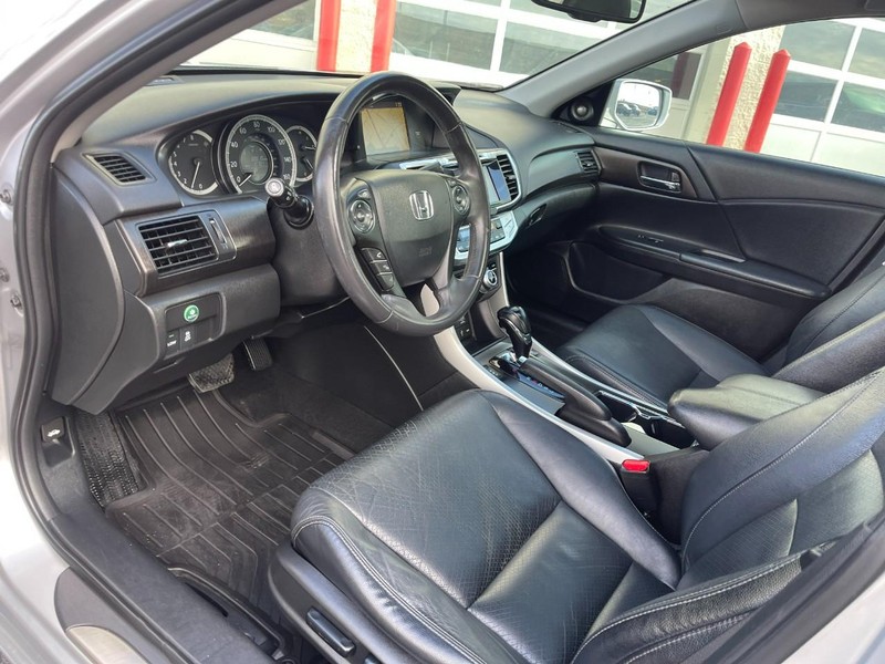 Honda Accord Sedan Vehicle Image 18