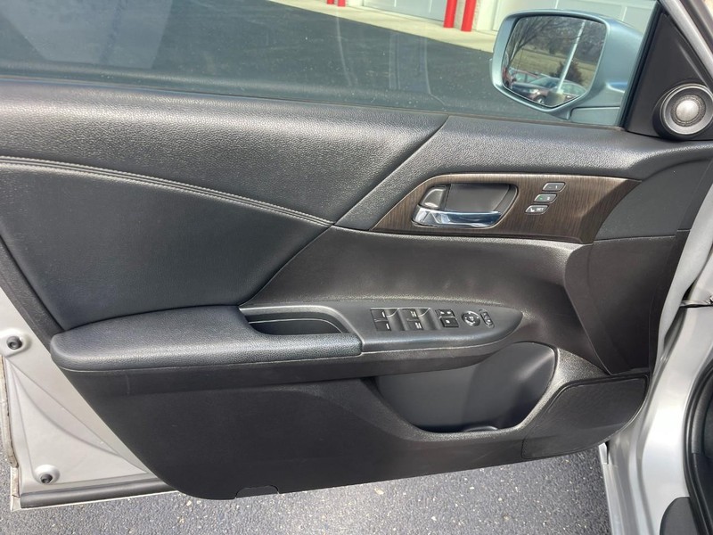 Honda Accord Sedan Vehicle Image 19