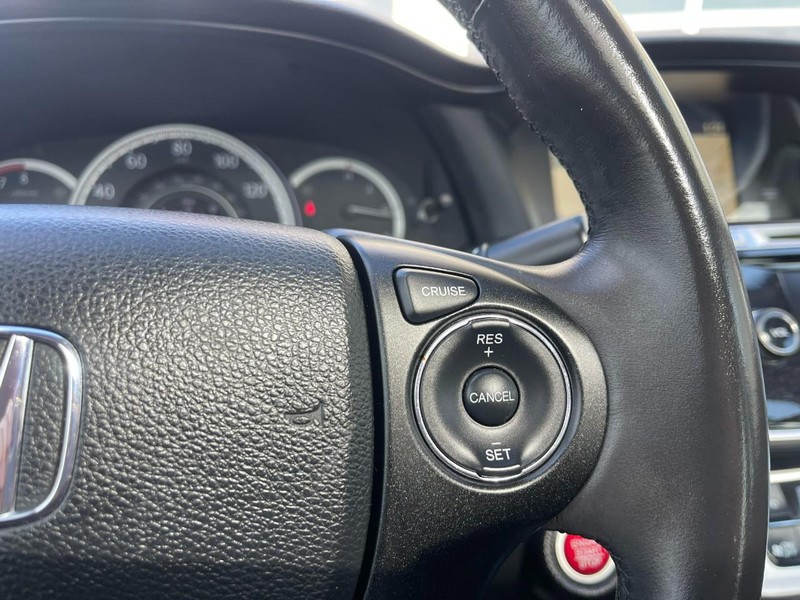 Honda Accord Sedan Vehicle Image 24