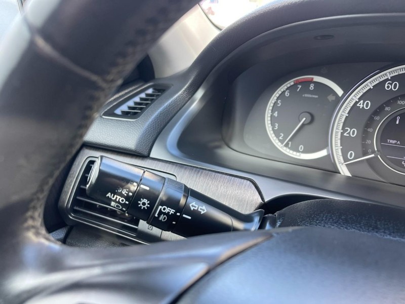 Honda Accord Sedan Vehicle Image 25