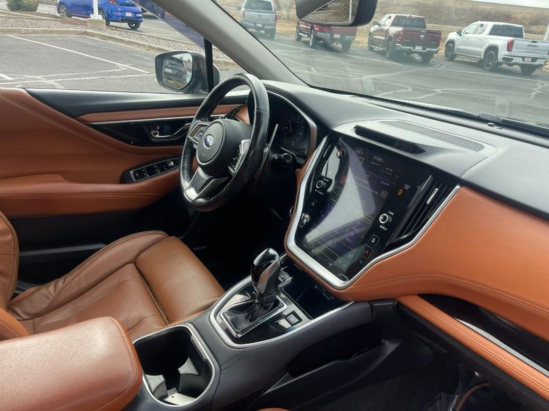 Subaru Legacy Vehicle Image 09