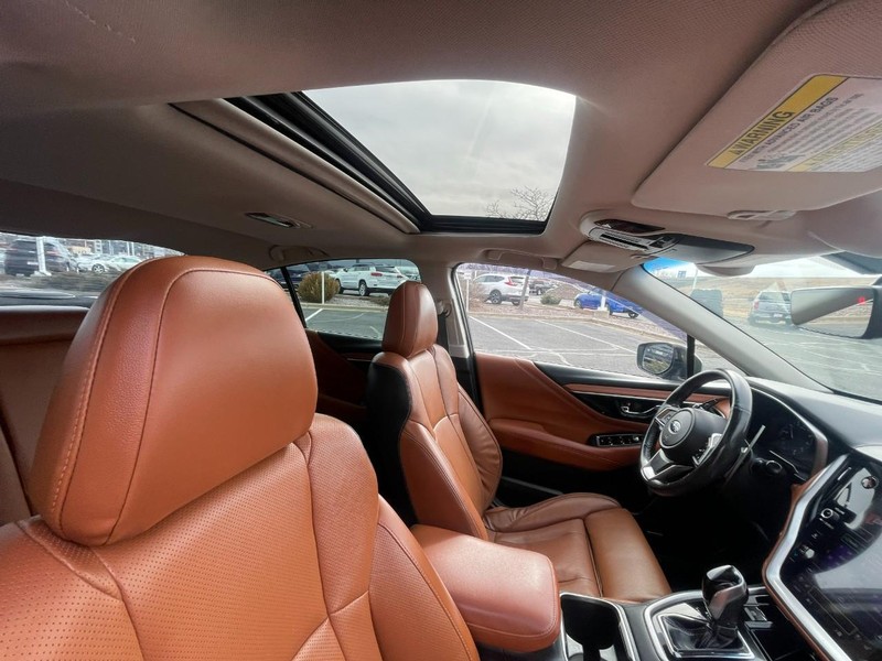 Subaru Legacy Vehicle Image 10