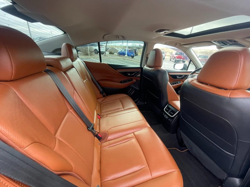 Subaru Legacy Vehicle Image 13