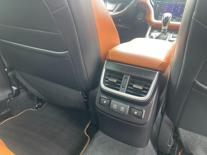 Subaru Legacy Vehicle Image 14