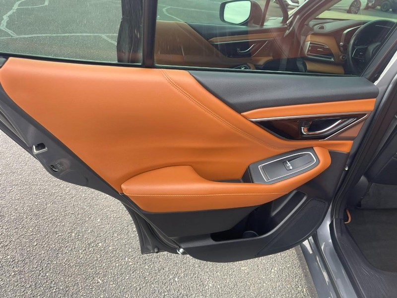 Subaru Legacy Vehicle Image 18