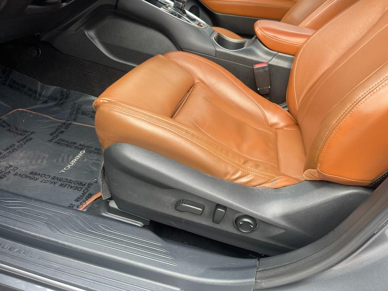 Subaru Legacy Vehicle Image 20