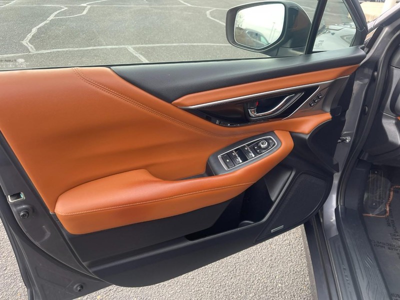 Subaru Legacy Vehicle Image 21