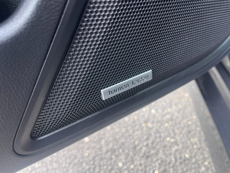 Subaru Legacy Vehicle Image 23