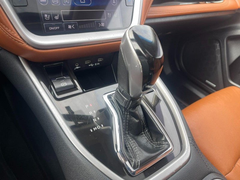 Subaru Legacy Vehicle Image 31