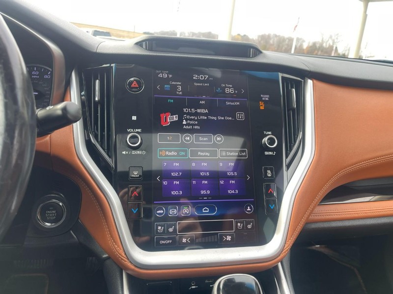 Subaru Legacy Vehicle Image 33