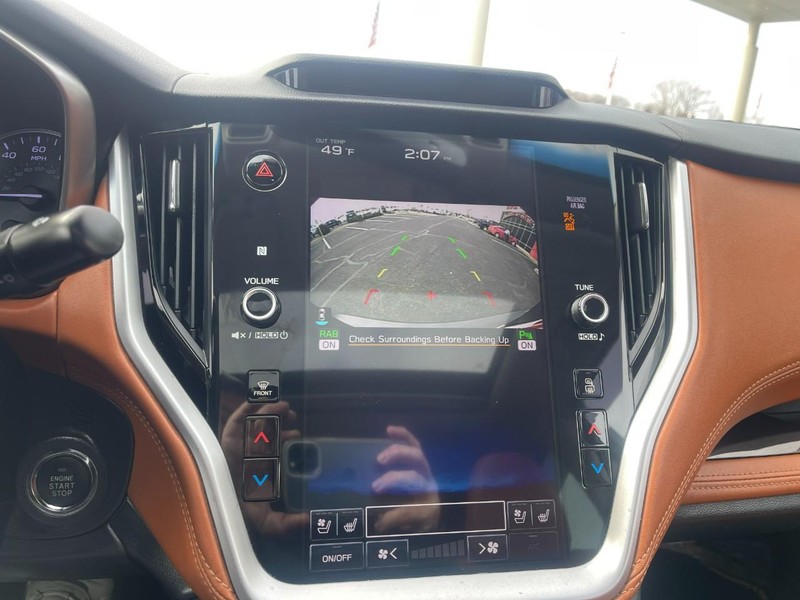 Subaru Legacy Vehicle Image 34