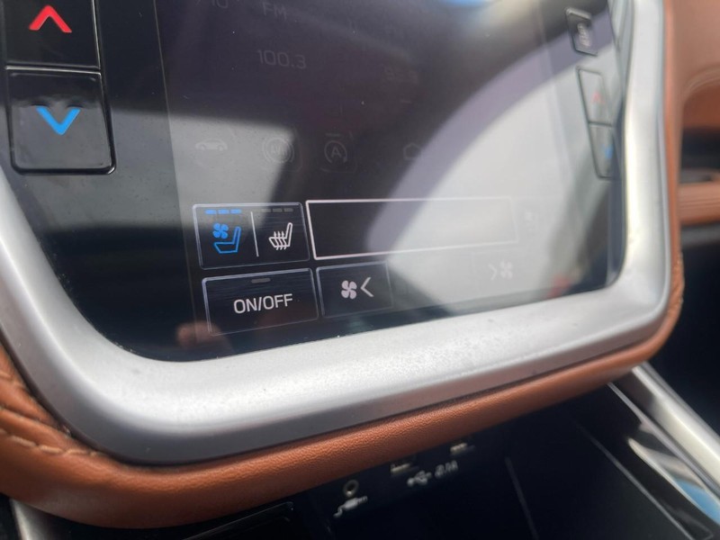 Subaru Legacy Vehicle Image 35