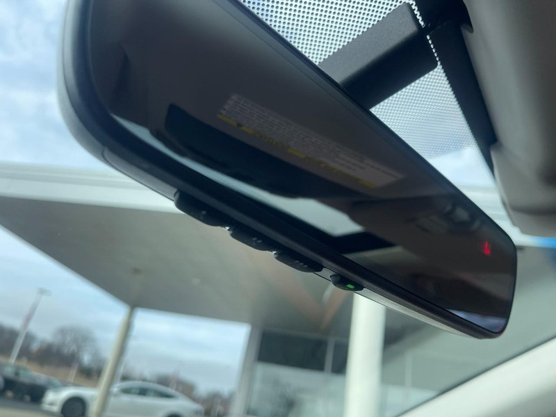 Subaru Legacy Vehicle Image 36