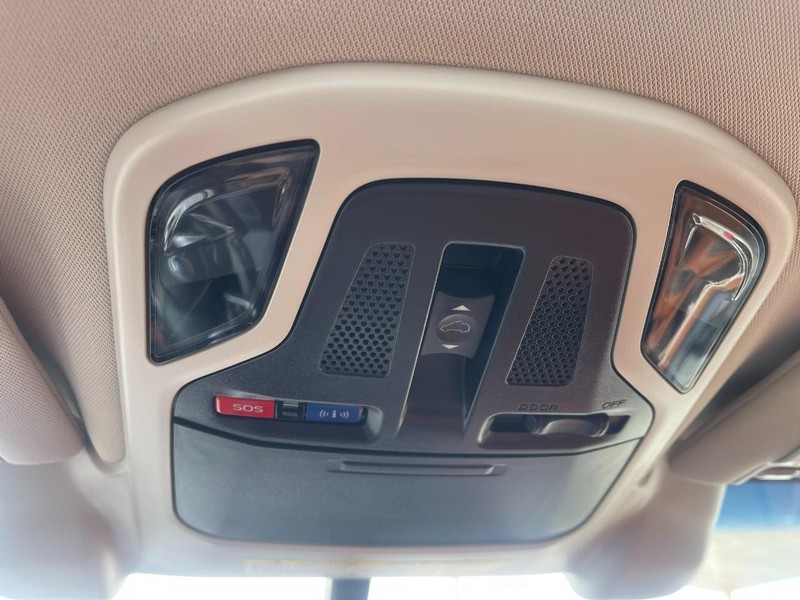 Subaru Legacy Vehicle Image 37