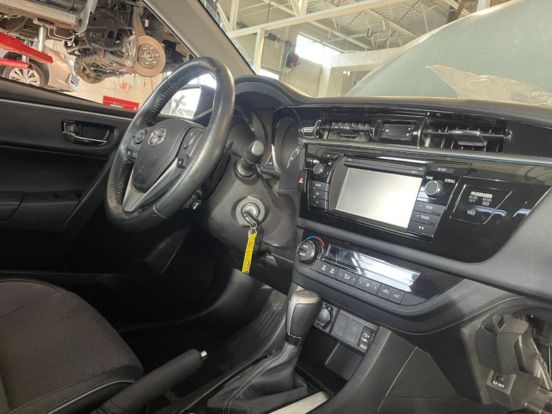 Toyota Corolla Vehicle Image 02