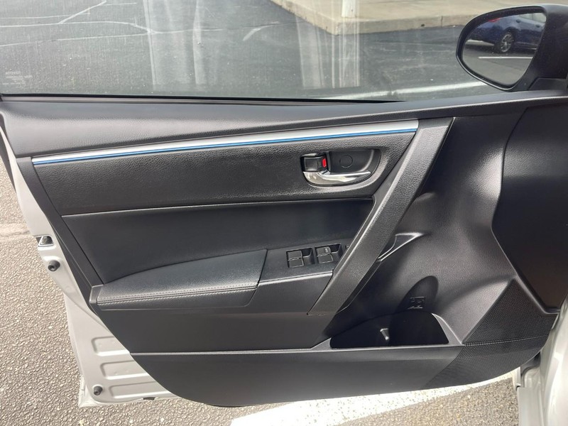 Toyota Corolla Vehicle Image 15